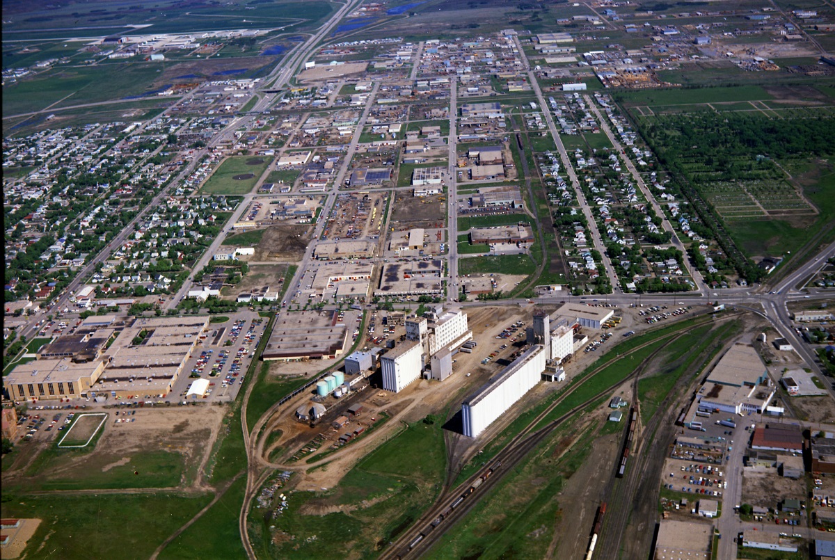 Aerial imagery of Kelsey-Woodlawn neighbourhood in 1973.